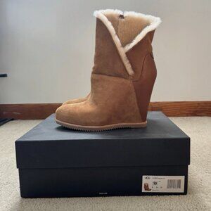 UGG Classic Mondri Cuff Chestnut Wedge Boots Women's Size 10